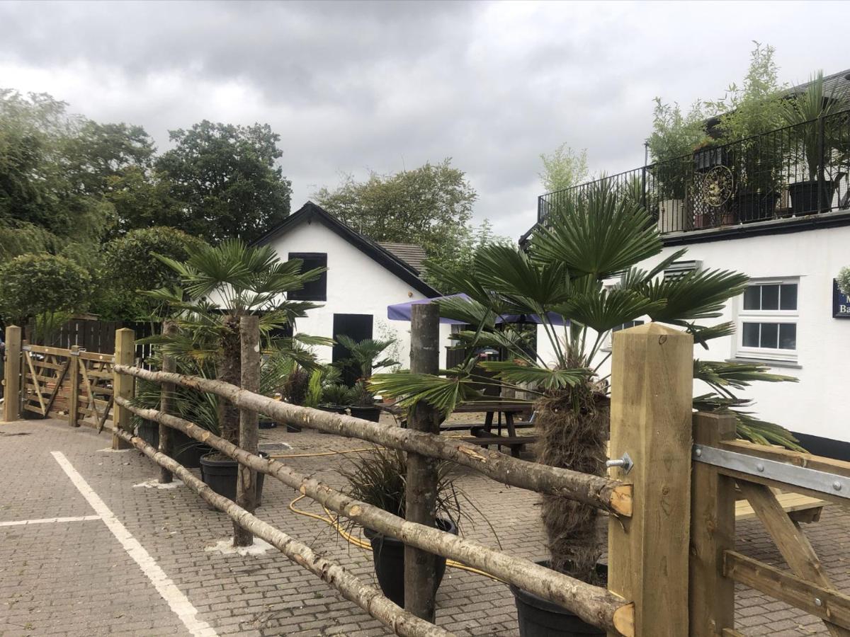 The Bickford Arms Inn ホルズワージー エクステリア 写真