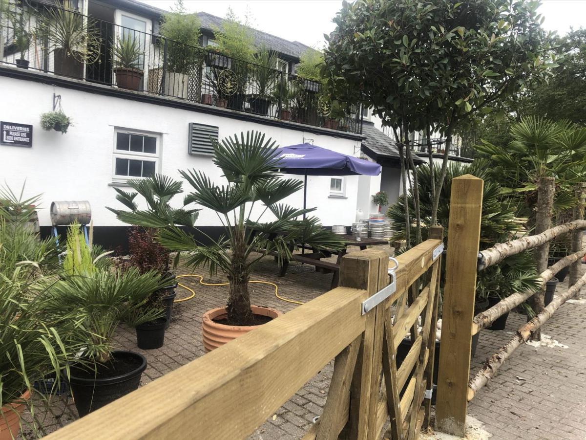 The Bickford Arms Inn ホルズワージー エクステリア 写真